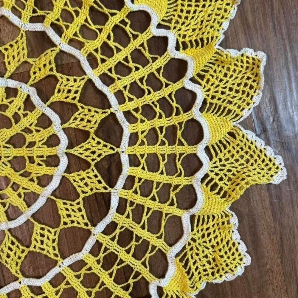 Yellow crochet sunflower doily with white trim 2‎ ft wide • 26